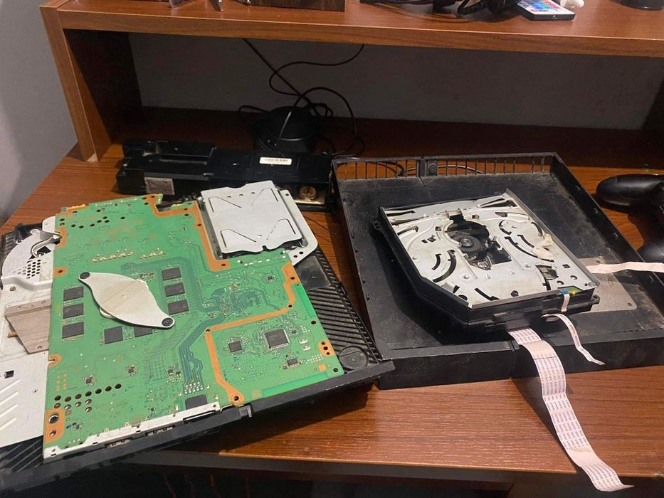 PS4 rozłożony elementy te co na zdjęciach