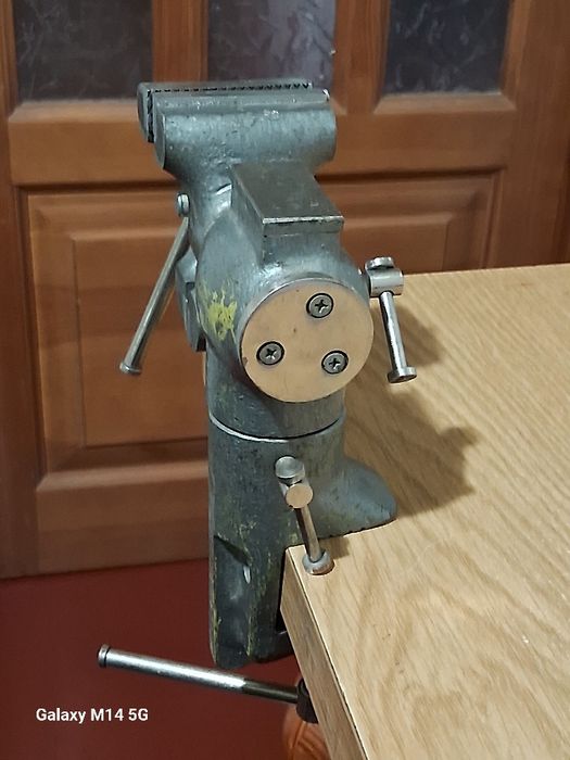 Тиски настольные,поворотные