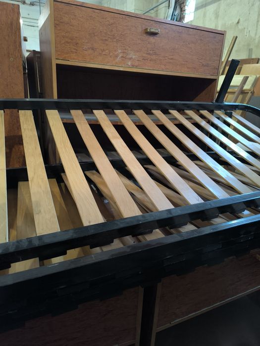 Металевий каркас ліжка