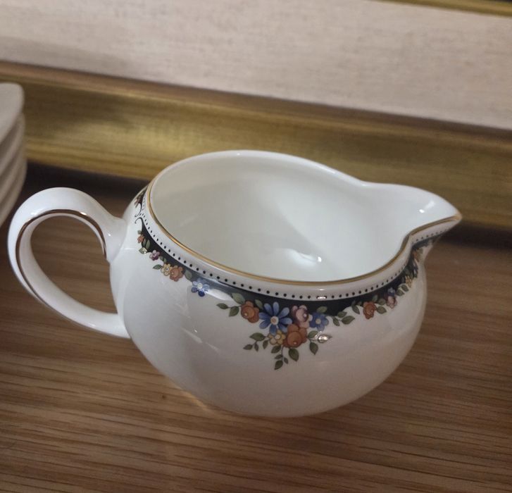 Porcelana bone china obiadowy i hetbaciany serwis 6 osób Wedgwood Osbo
