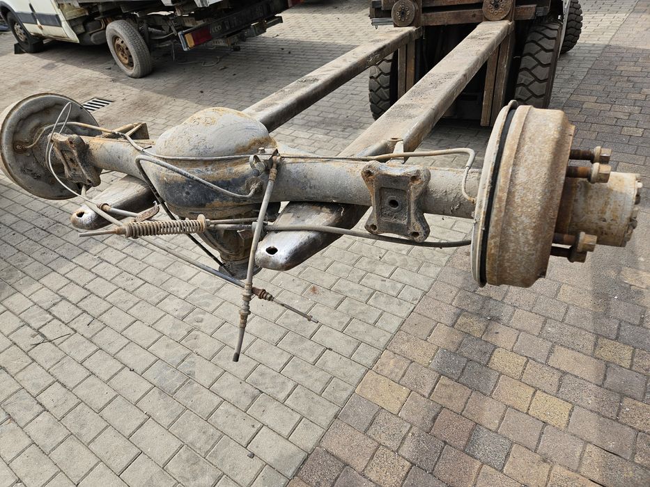 Tylny most Nissan Cabstar