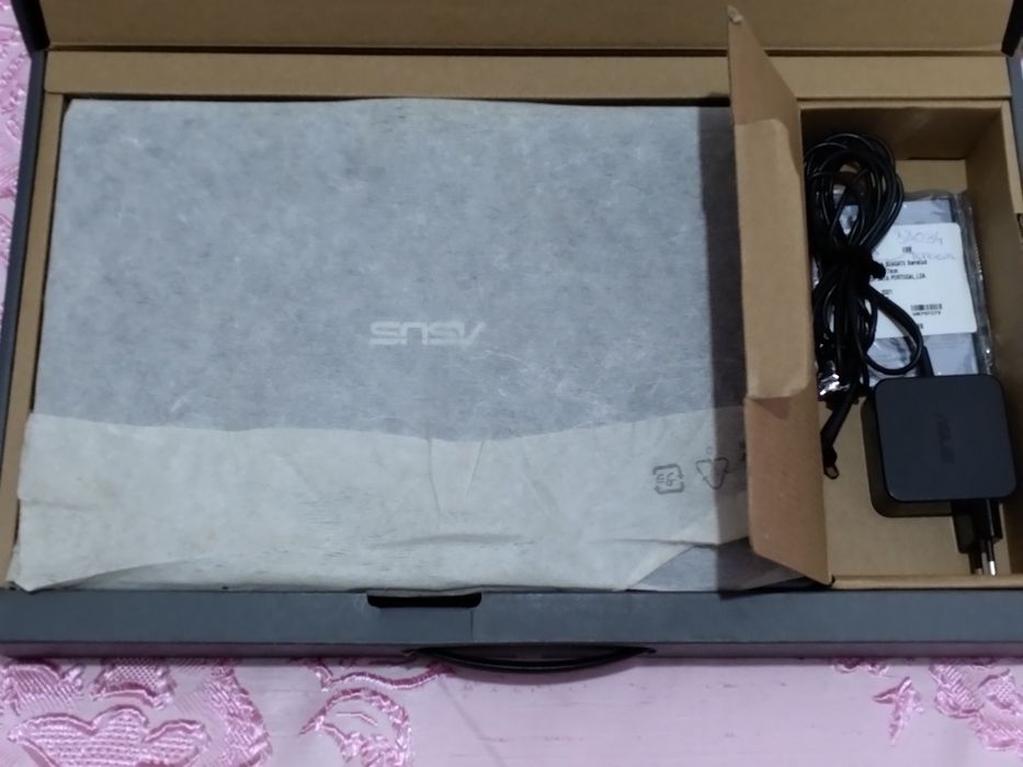 Portátil ASUS vivo book