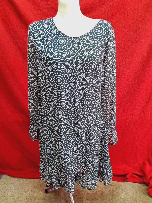 Sukienka we wzory s 36