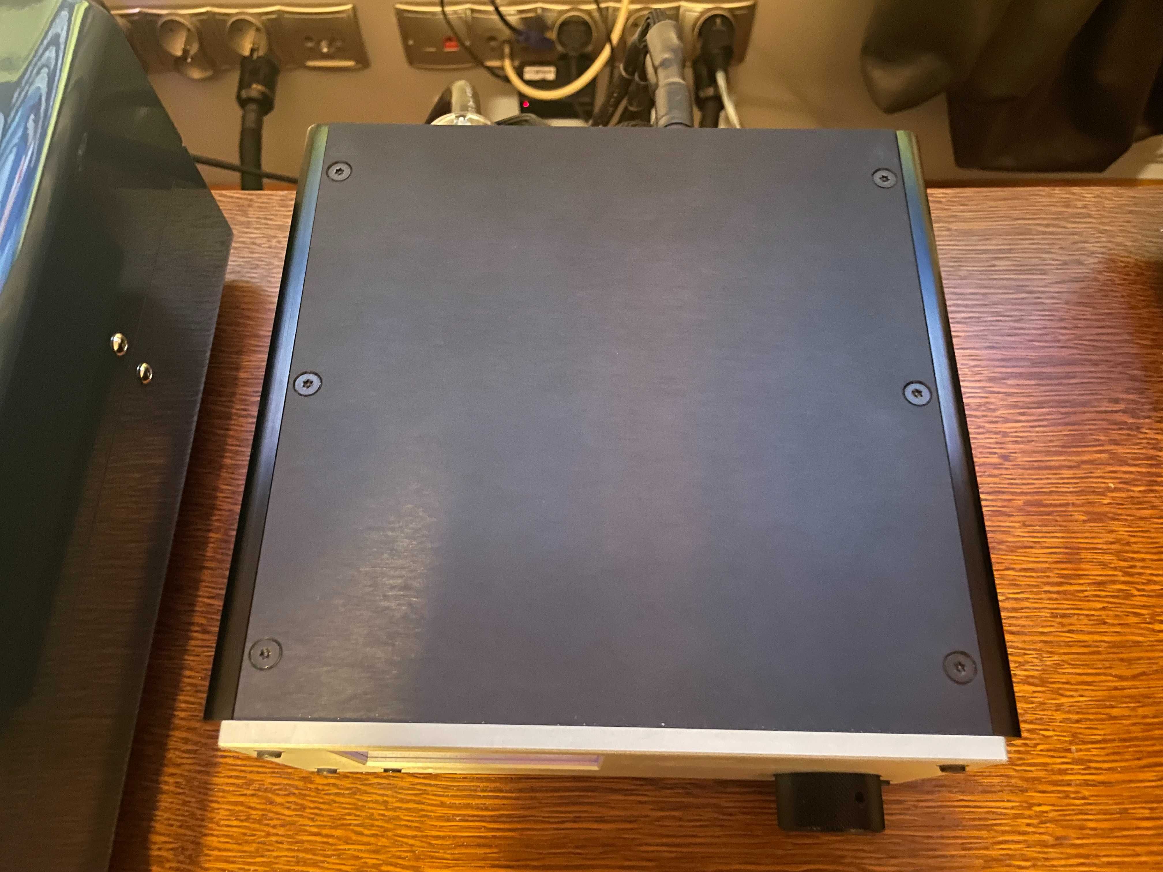 Benchmark LA-4 preamp