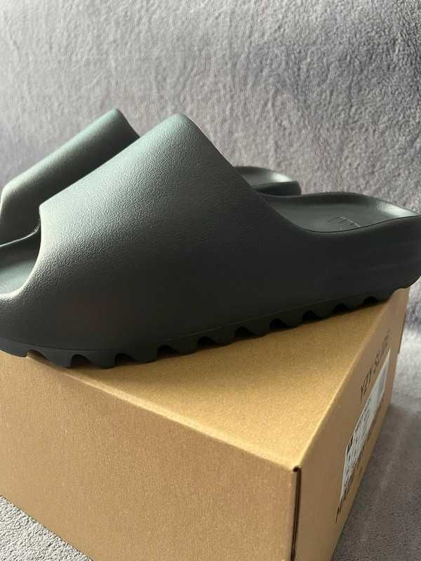 NoweKlapkiAdidas YeezyBlack 37