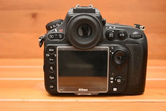 Nikon D800 com  36  Megapixeis 43.000 disparos