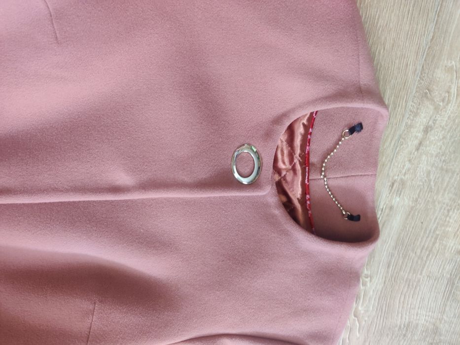 Пальто женское.Цвет пудровый. Почти новое й