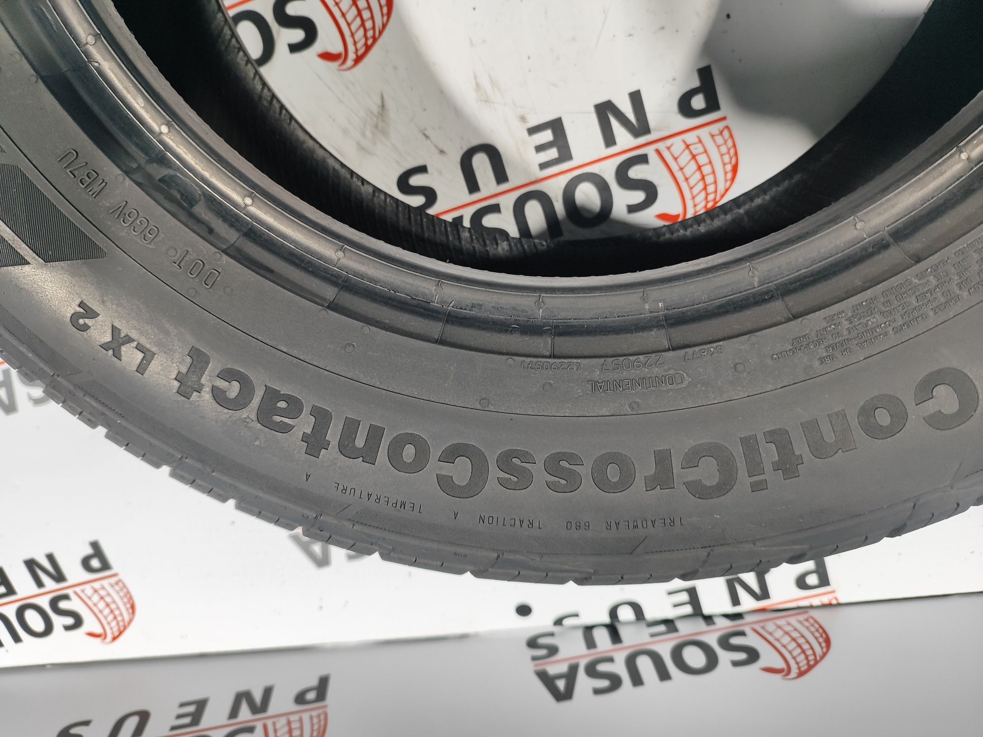 2 pneus semi novos 215-65R16 Continental - Oferta dos Portes