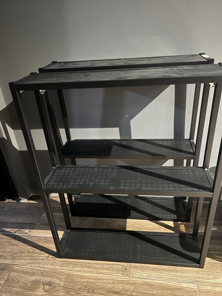 2 estantes pretas Ikea
