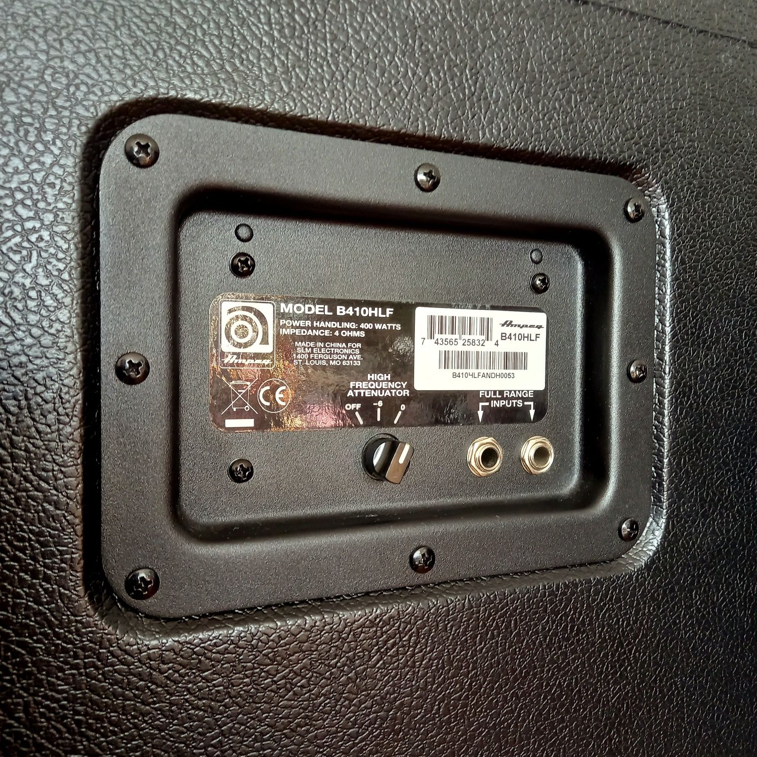 Ampeg B410HLF Kolumna Basowa 400W