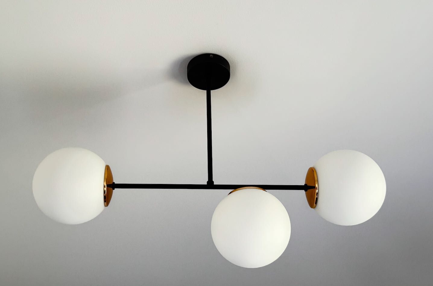 Lampa wisząca sufitowa 3 kule białe + miedź + czerń + 3 żarówki Ledlux
