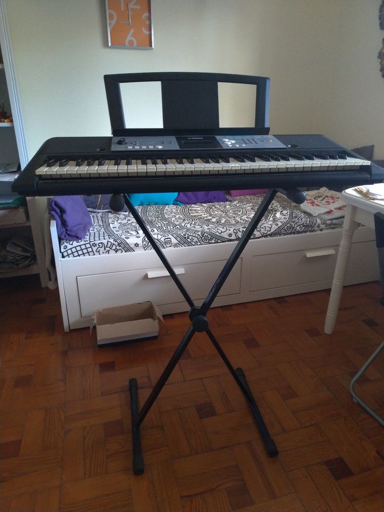 Teclado Yamaha PSR-E233