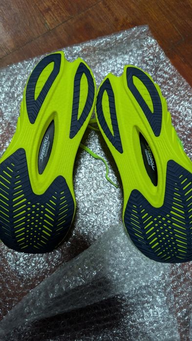 Saucony endorphin pro 4 карбонові кросівки для бігу 42 розмір