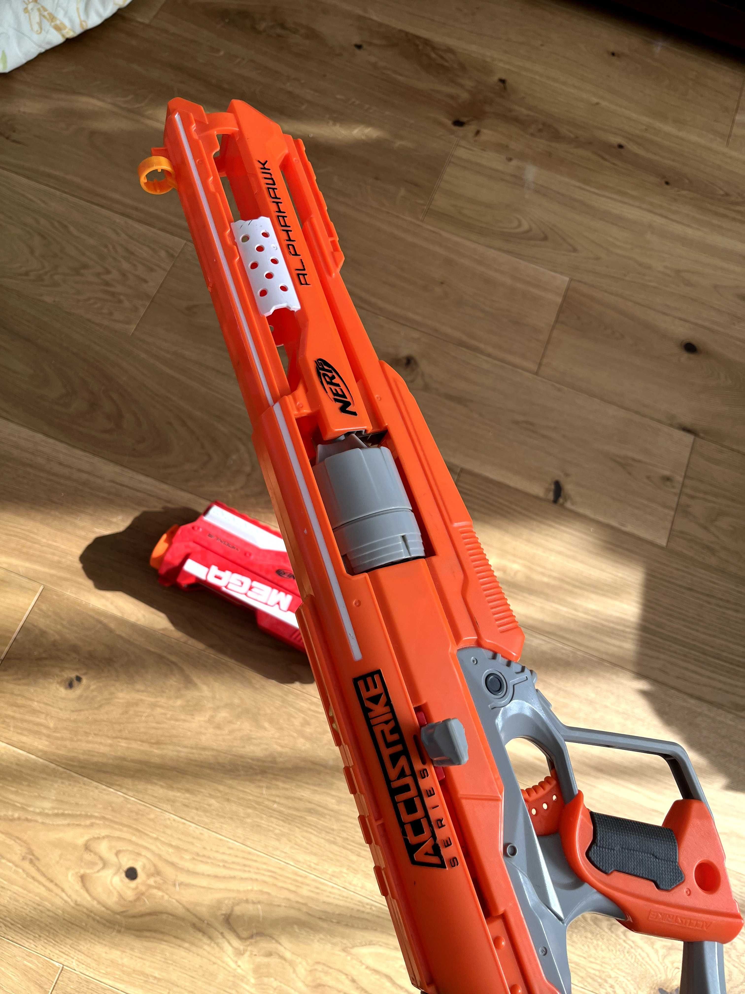 dwa pistolety nerf
