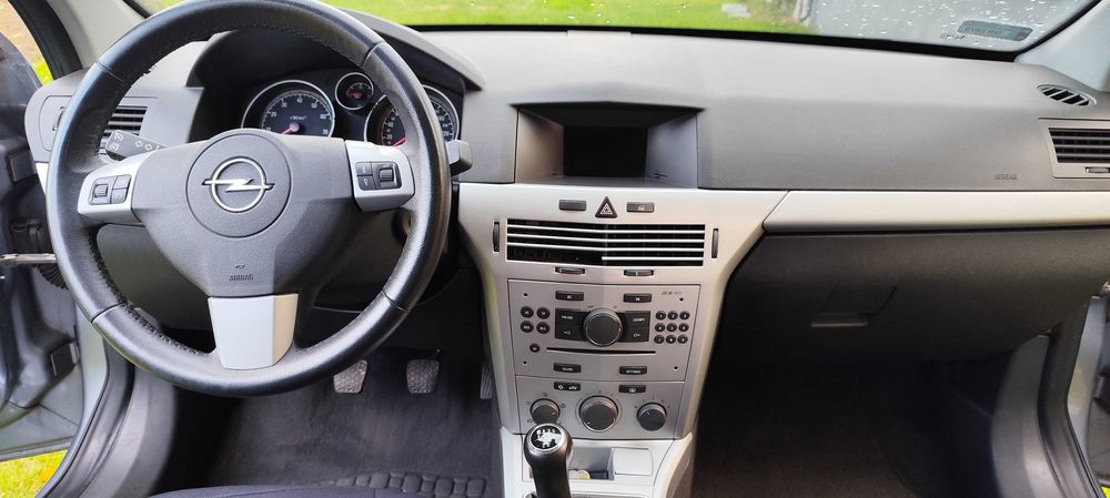 Opel Astra H kombi 1.6 benzyna 2009r + dodatkowe koła
