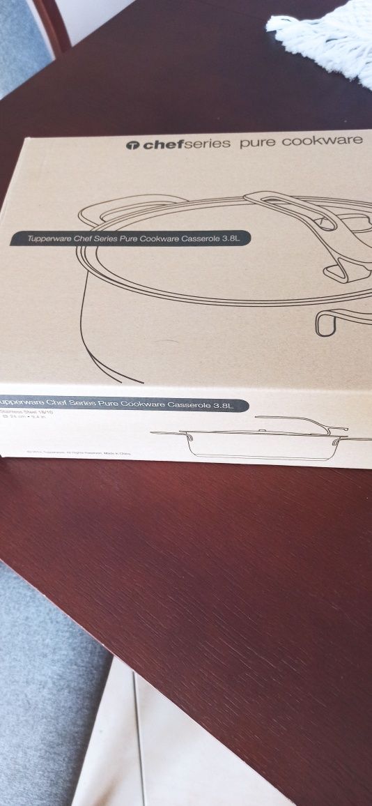 Garnek firmy tupperware