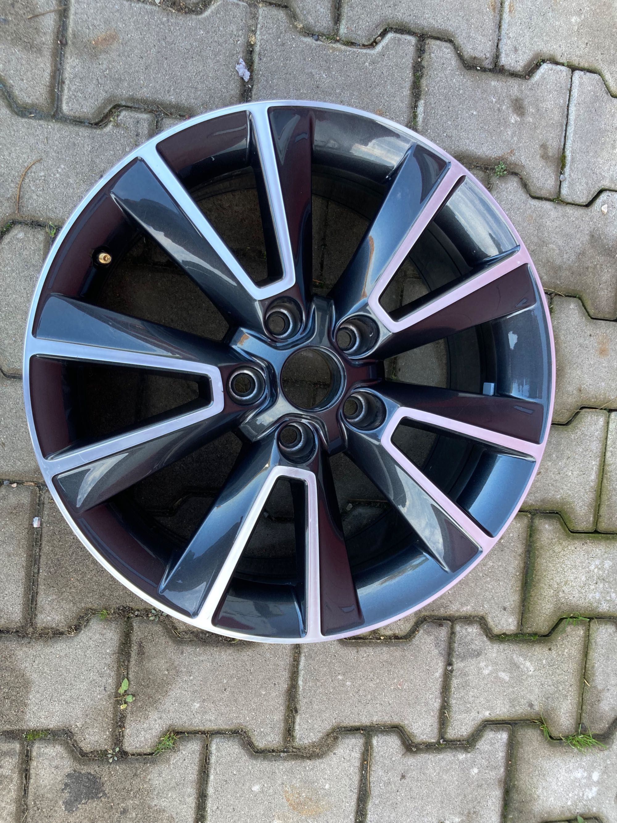 Felga kolo pojedyncza skoda yeti 17 cali 5x112 et45 7j super stan