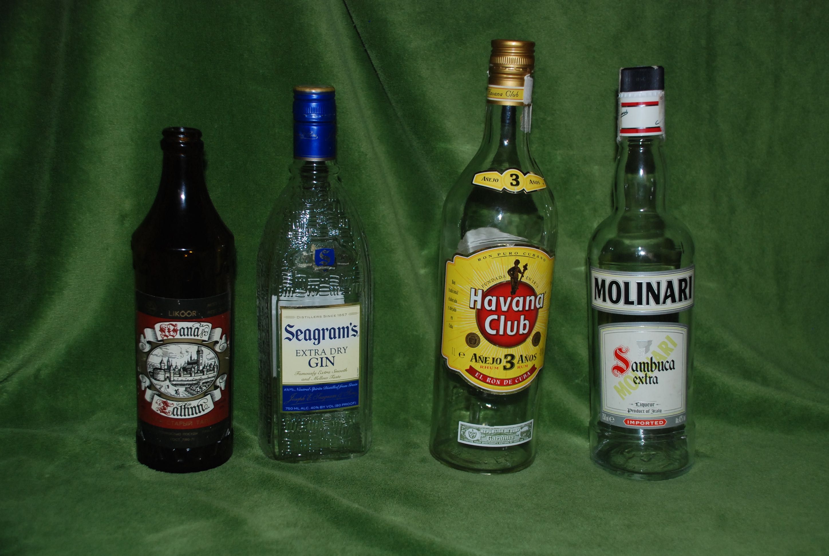 Бутылки , пляшки из под виски , джина . текилы , віски