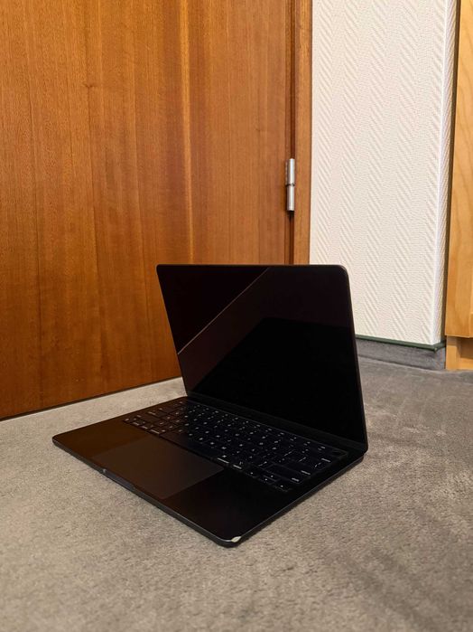 MacBook Air M2 13,6, 16 GB RAM, 512 GB ssd, 8-core CPU, 10-core GPU