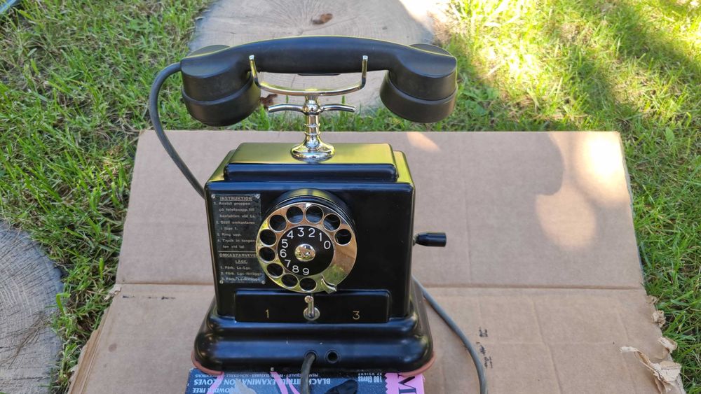 Zabytkowy telefon