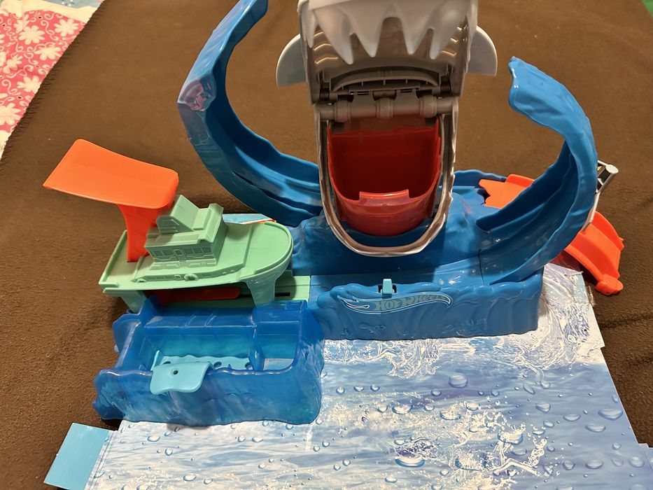 Ігровий набір Hot Wheels Robo Shark Frenzy