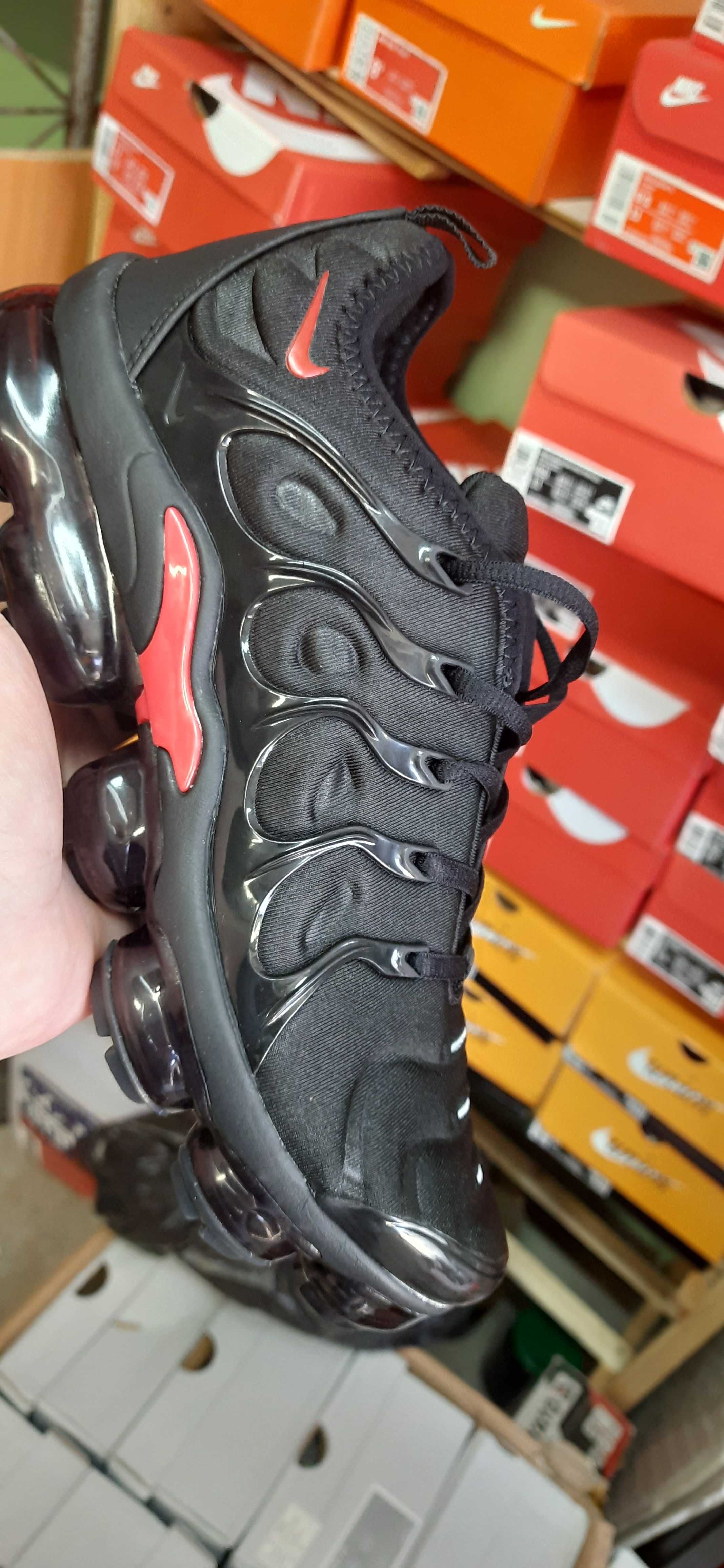 Nike air max vapormax black.red