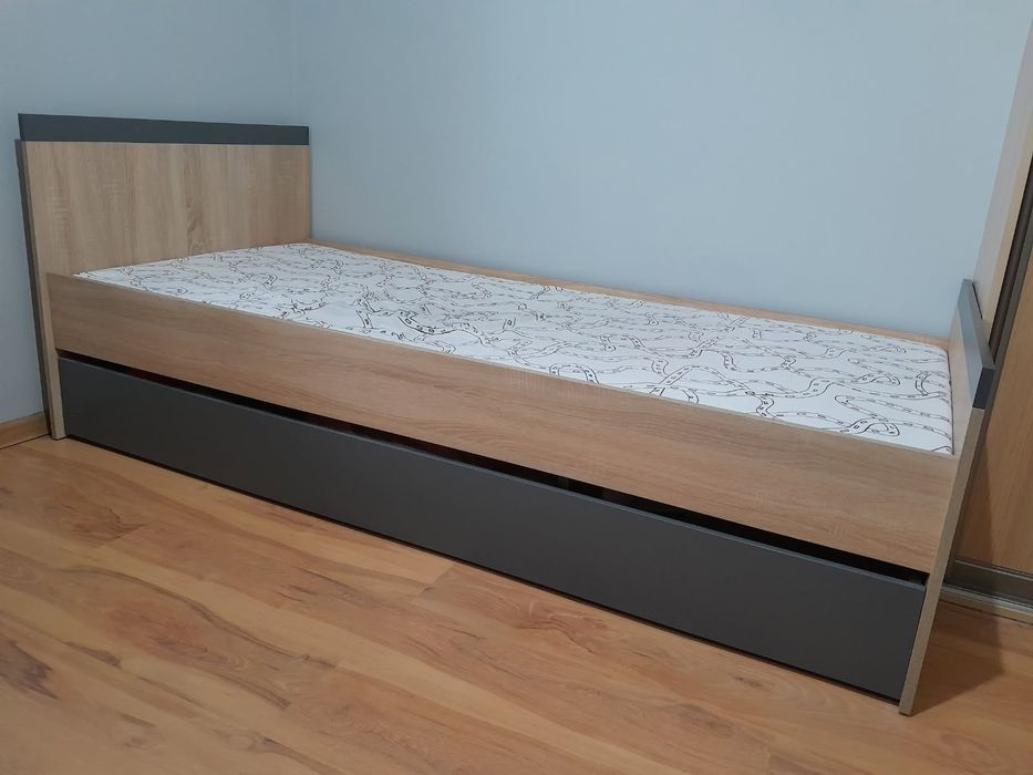 Sprzedam łóżko młodzieżowe 90/200