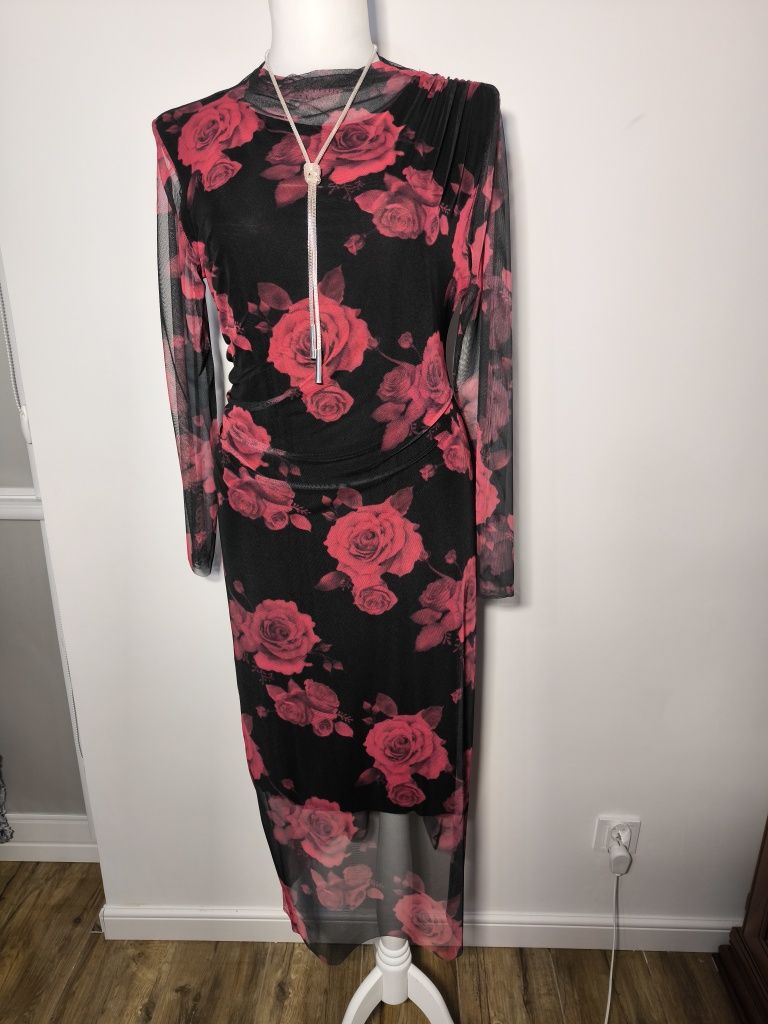 Sukienka czarna w róże z siateczki elastycznej made in italy xxl-4xl