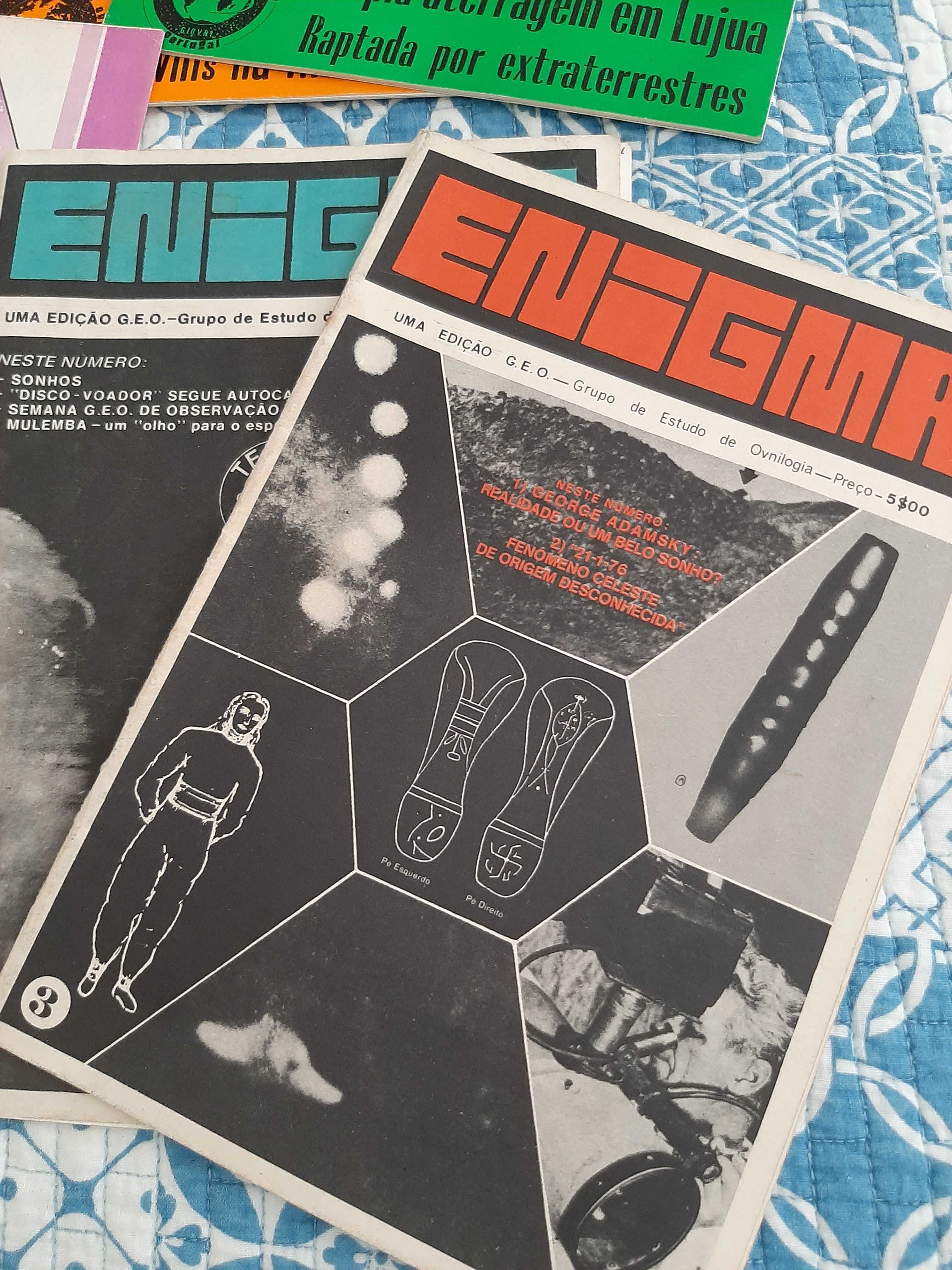 Vendo revistas antigas sobre o oculto, mistério...