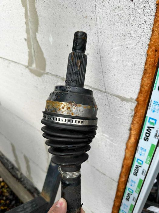 Полуось левая  передняя Range rover l405