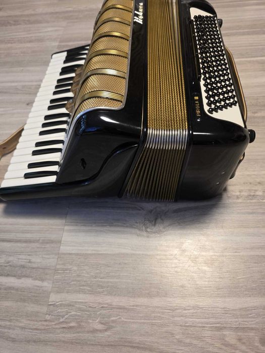 Akordeon firmy HOHNER Pirola III w super stanie