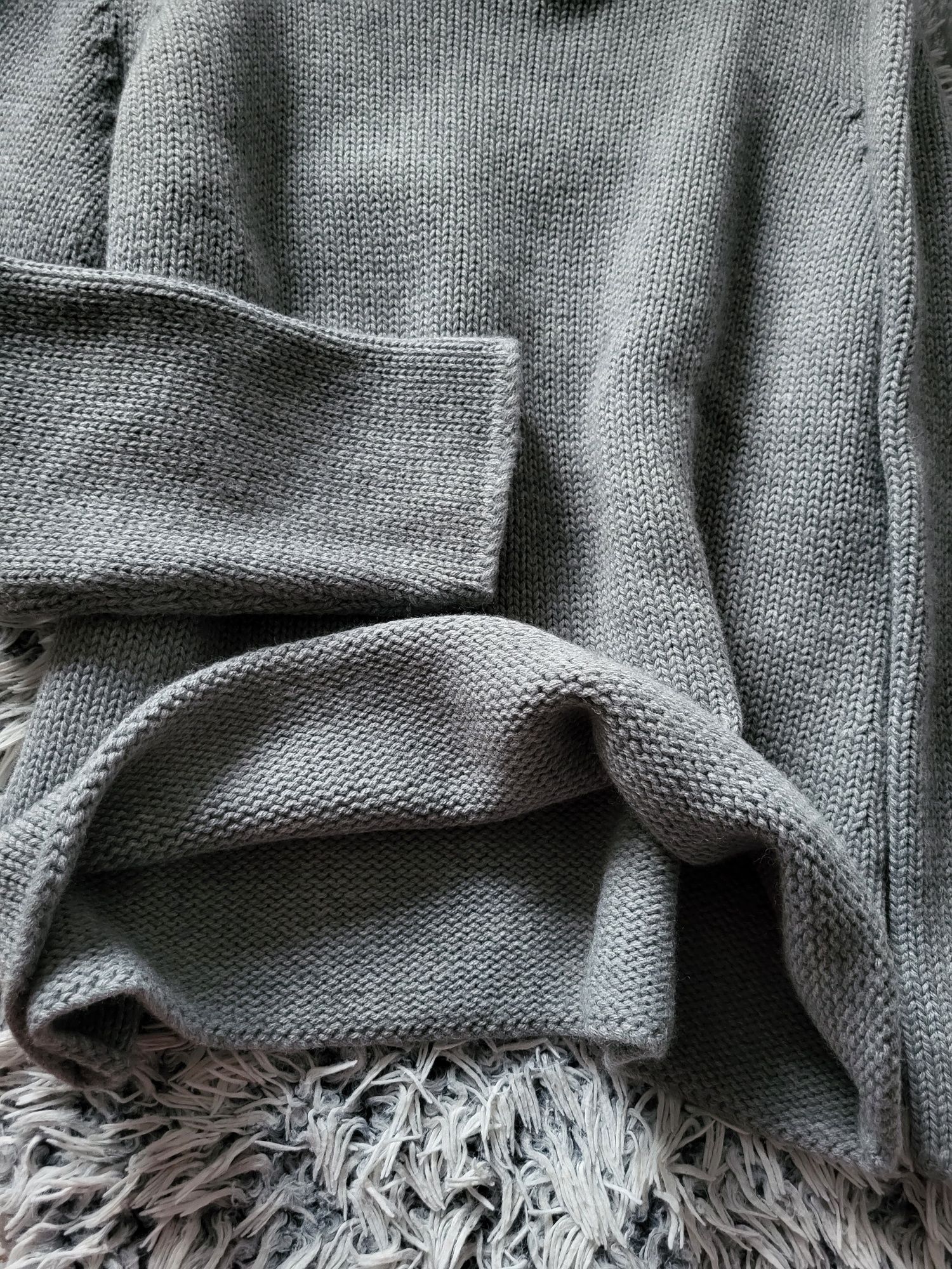 Ciepły sweter damski. Made in Italy. 50% włóczka lana merino. Rozm. L.