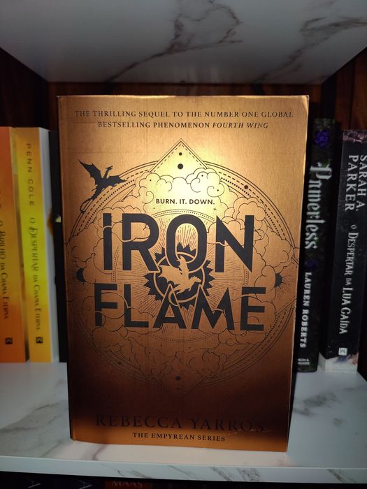 Iron Flame - Rebecca Yarros