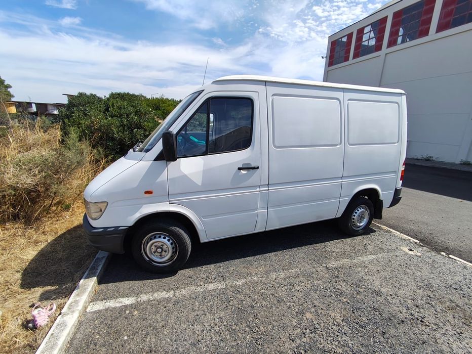 Mercedes-Benz Sprinter 200D 2.3 Diesel – 2000 – Excelente estado geral