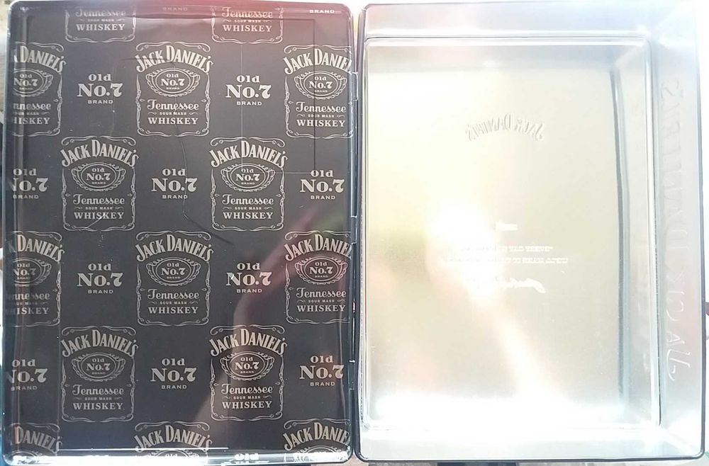 бутылка Jack Daniels от алкоголя красивая с голограммами