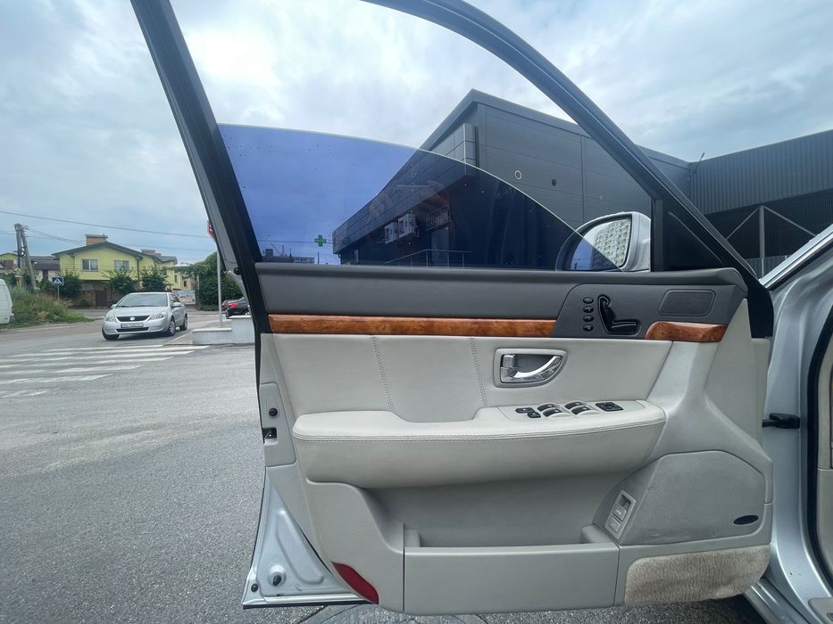 КІА Опірус 3.5 л. 2006 року.