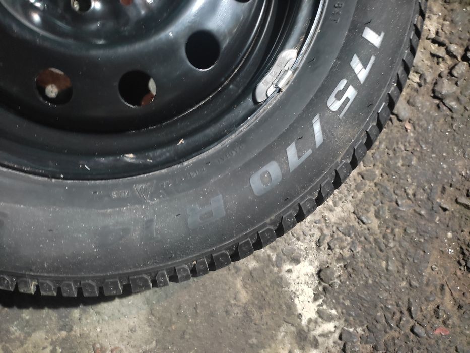 Продам колеса в сборе зима новые 175.70.р 14