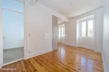 Apartamento T1+1 - Campo de Ourique