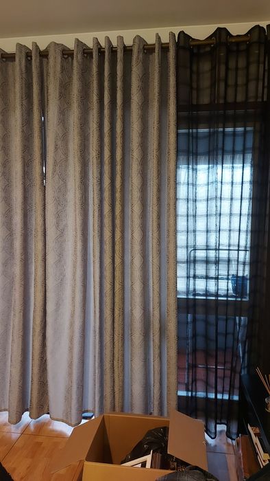 Cortinas cinza e pretas transparentes