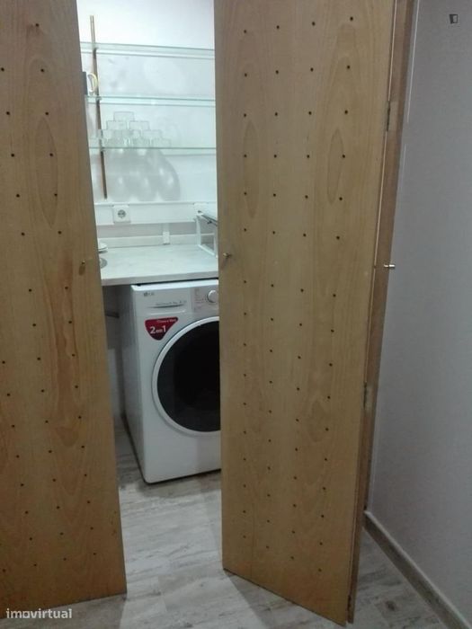 Quarto - localizado em Sete Rios Lisbon