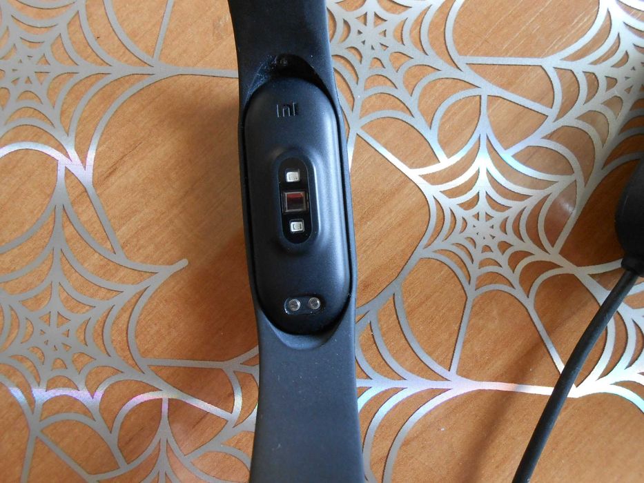 продам Фитнес-браслет Xiaomi Mi Band 4