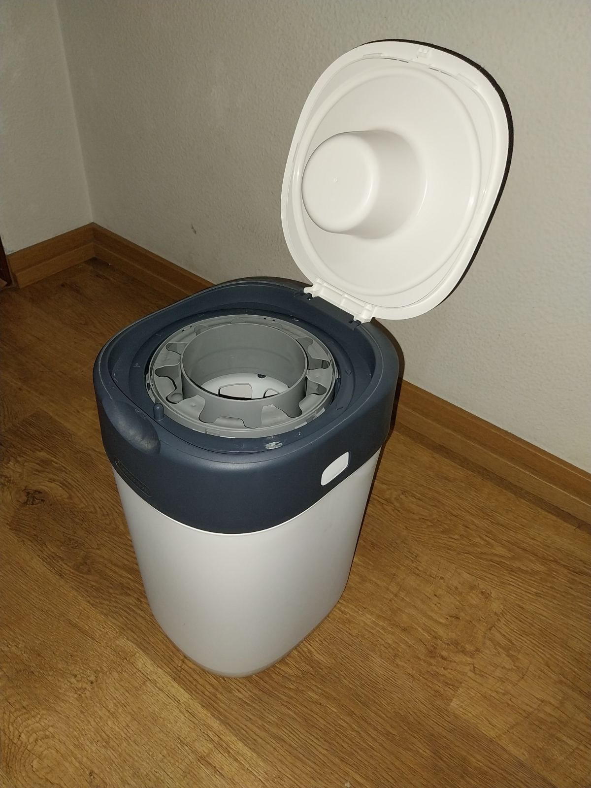 Balde para fraldas Tomee Tippee 

Praticamente novo. Com sistema twist
