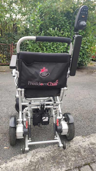Elektryczny wózek inwalidzki Freedomchair A06