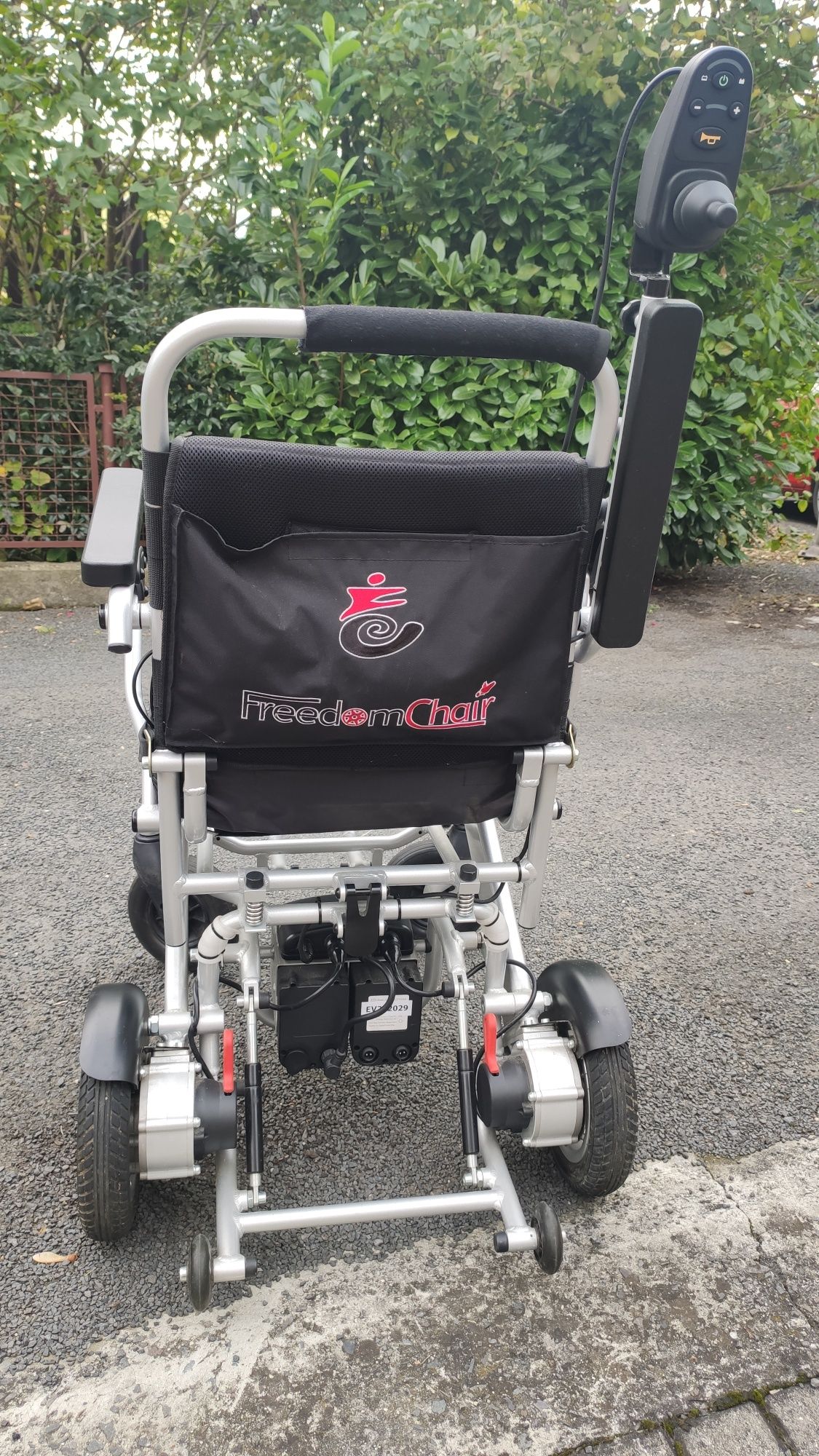 Elektryczny wózek inwalidzki Freedomchair A06