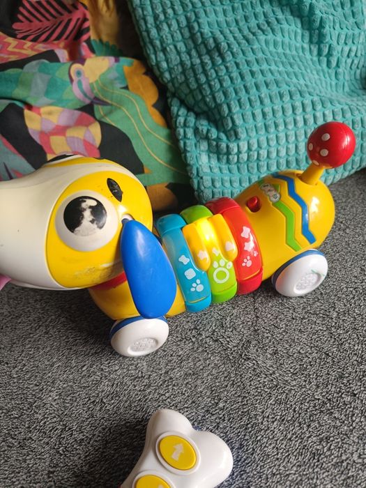 Interaktywny pies piesek Chester firmy Smiki smyk