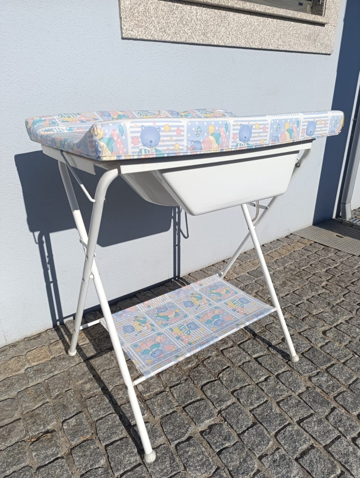 Banheira bebé com suporte e fraldário