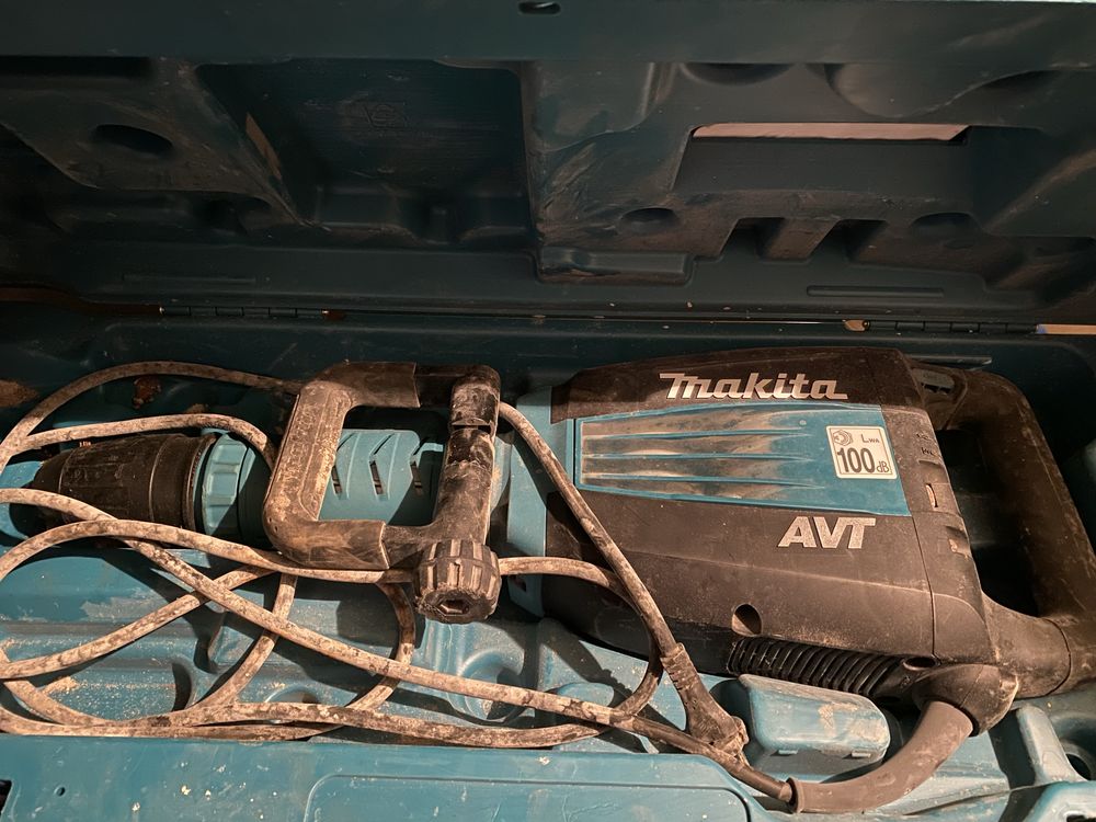 Martelo demolidor makita HM1214C