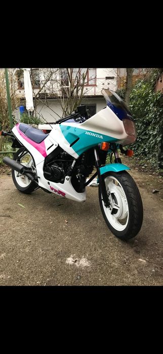 Honda VTR motor 250cm³ lata 90.