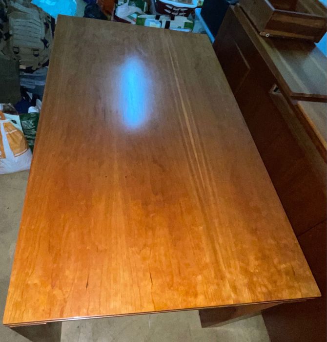 Mesa de jantar em madeira