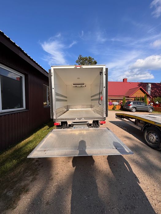 Wynajem - Renault Master chłodnia mroźna z windą